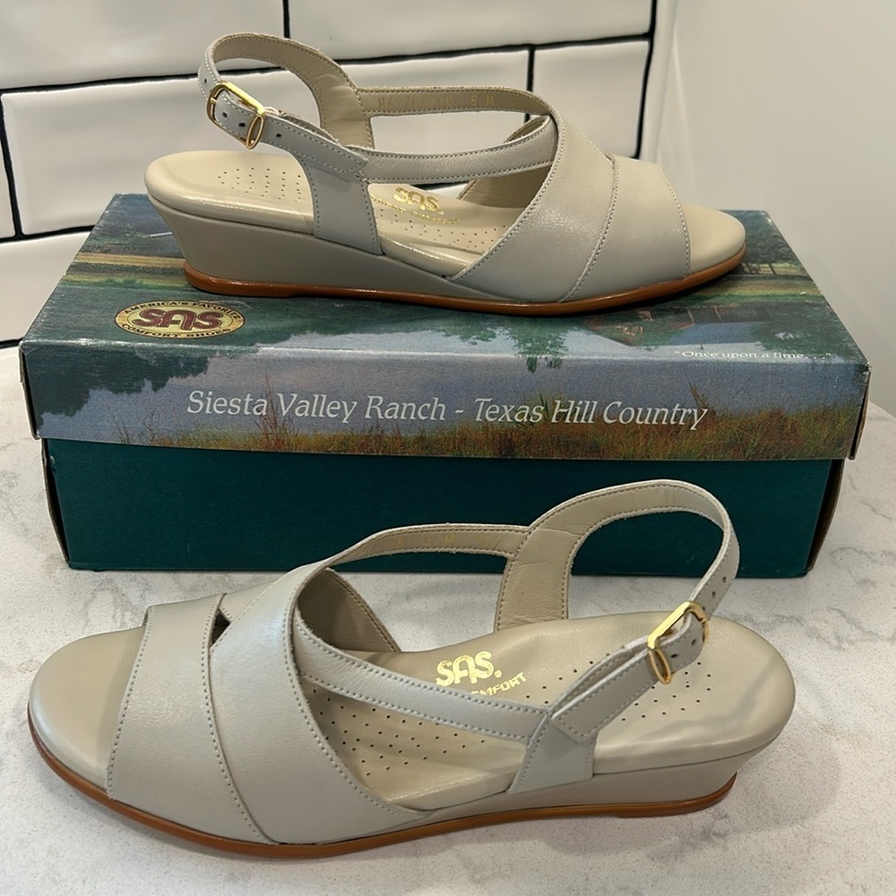 SAS Caress Women's Bone Sandals 8M Tripad Comfort New in Box